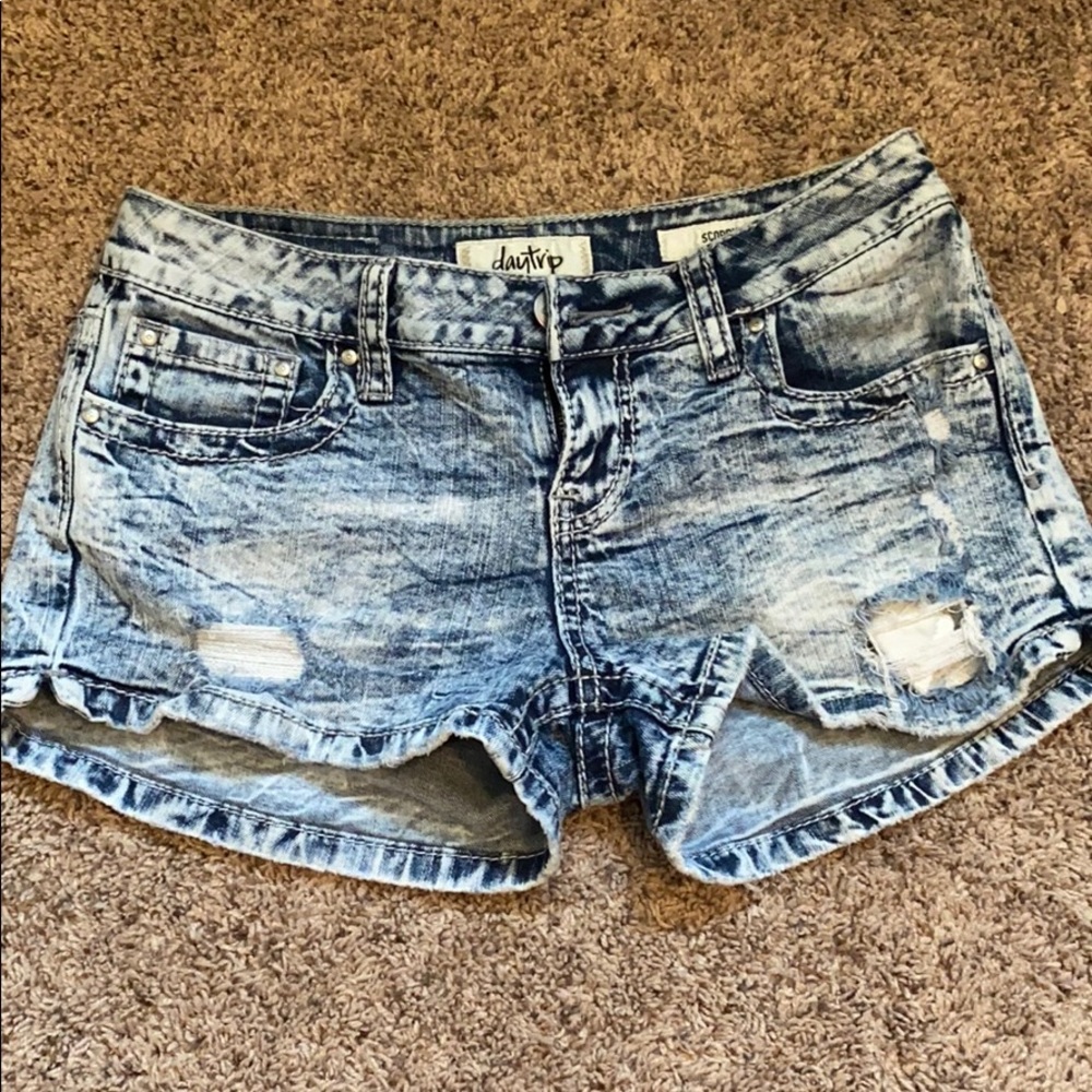 Buckle Daytrip Scorpio shorts